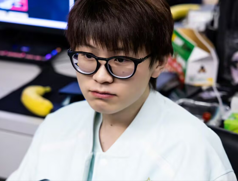 领先优势明显引发热议！，TheShy在IG比赛中比赛规则变更引发球迷热议的简单介绍