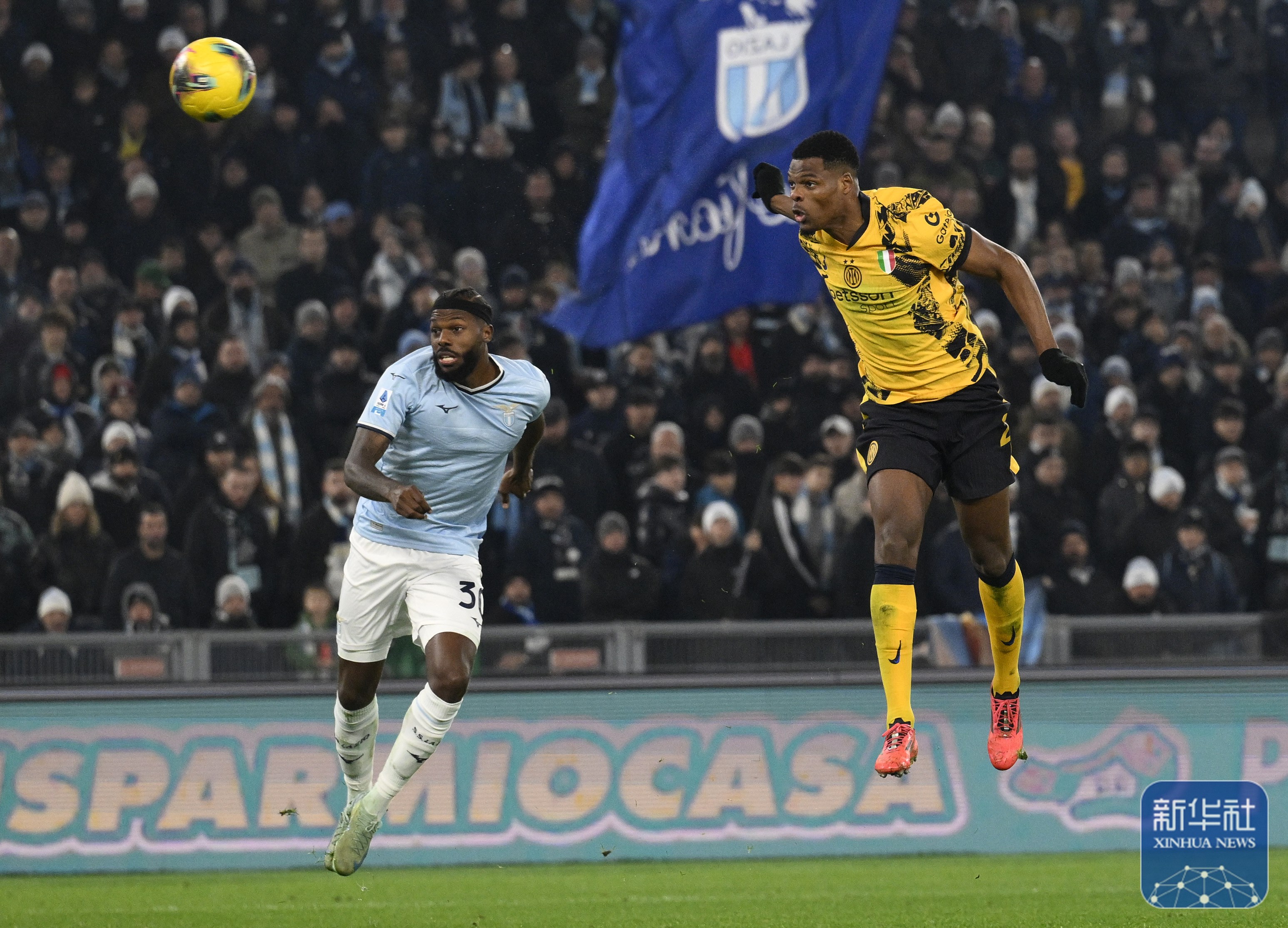 包含AC米兰迎欧冠关键赛，加时末段遗憾出局，赛场秩序良好，更衣室氛围转暖的词条